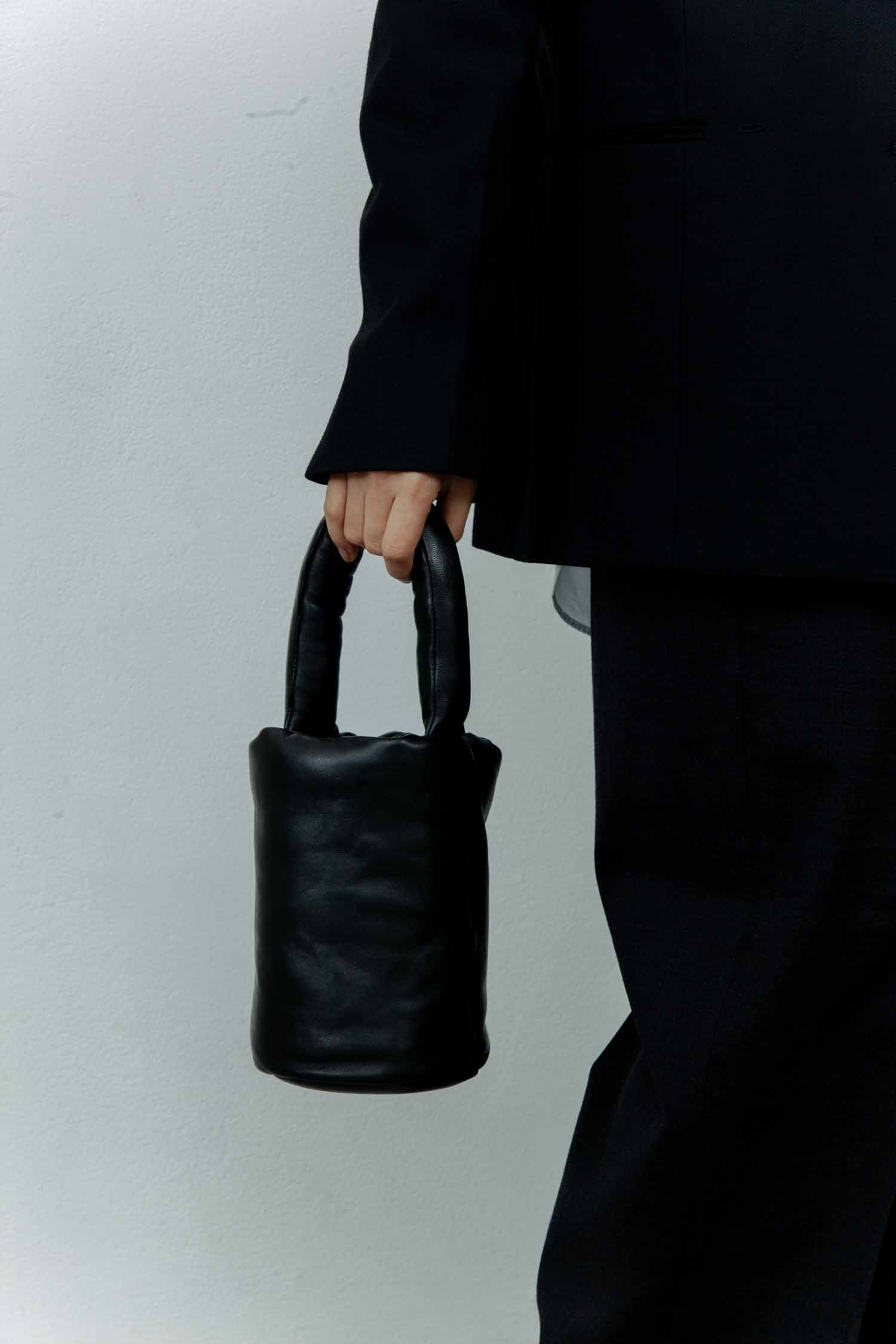 国内外の人気が集結 NOWHOW 赤 巾着 CHUCK バッグ - バッグ